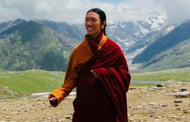 Sua Eminenza Khöndung Asanga Vajra Sakya Rinpoche